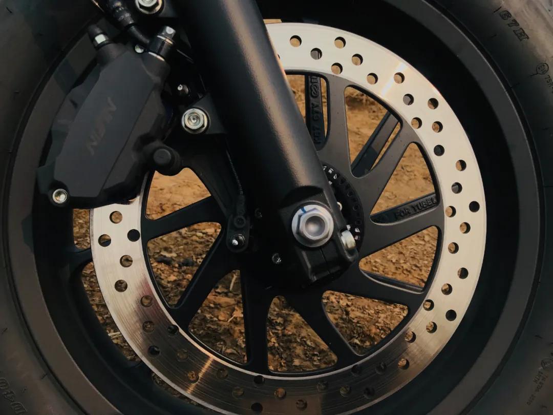 五羊本田cm500摩托车最新款,本田cm500和cm300区别