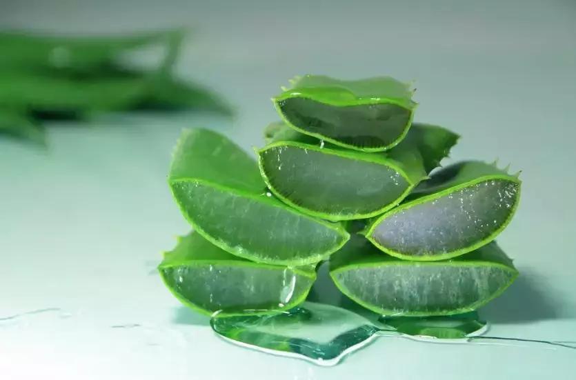 女子用网红椰子油卸妆，结果肿成“猪头”！她犯的错，你还在以身试验吗？