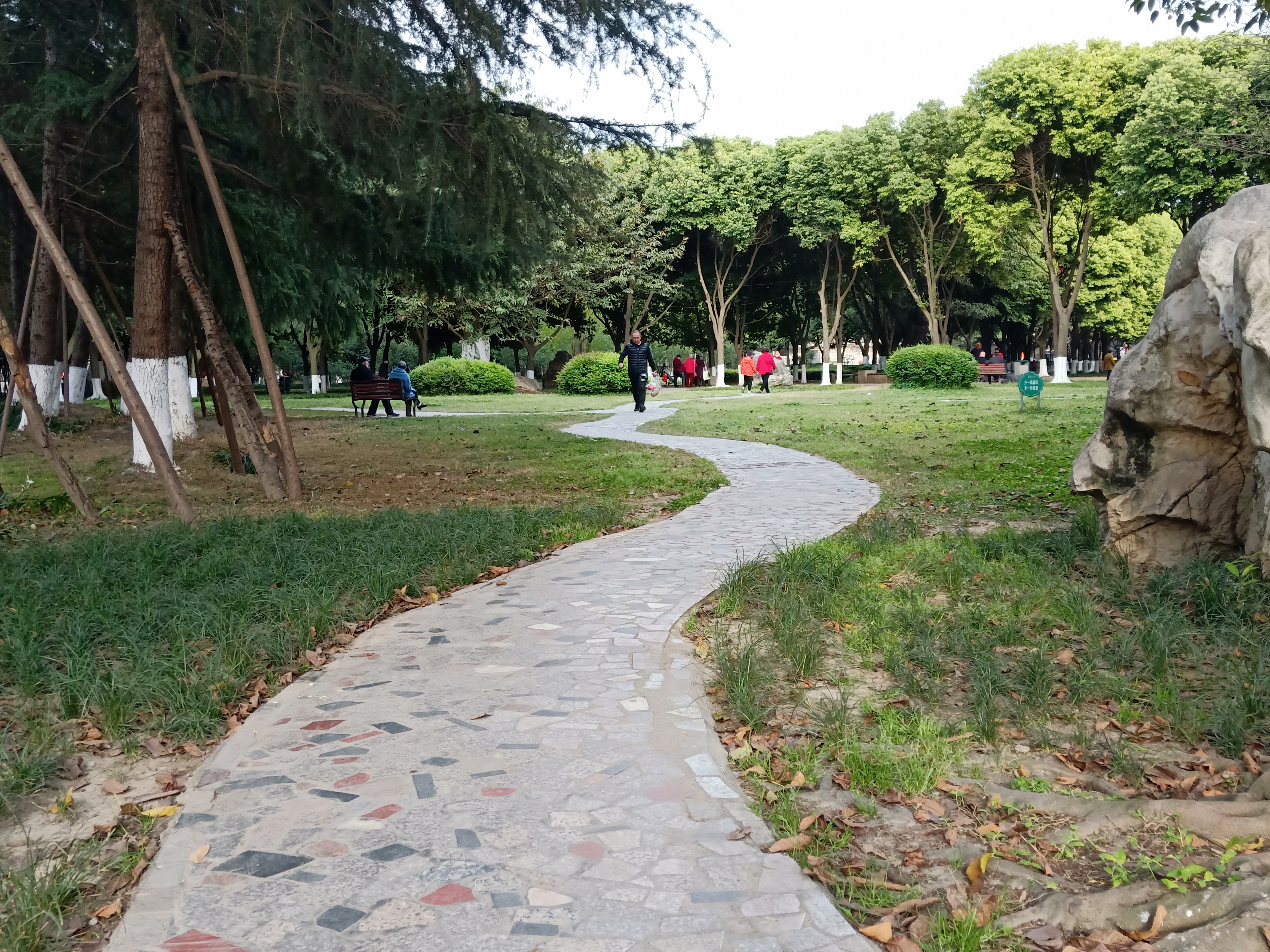 四川绵阳五一广场，一个让人流连忘返的地方