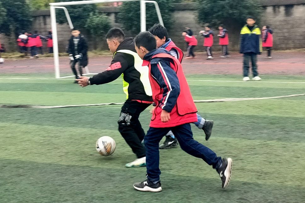 小学足球联赛拉开帷幕,五福路小学运动会