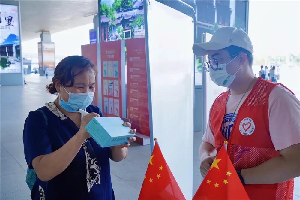 这个国庆节，上汽大众ID.家族用志愿红表达心中热爱