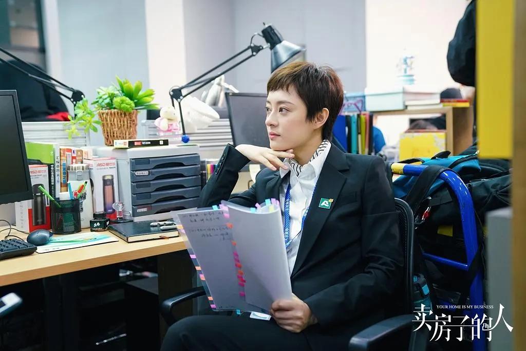 周雨彤的穿搭白衬衫,周雨彤刘雯钟楚曦