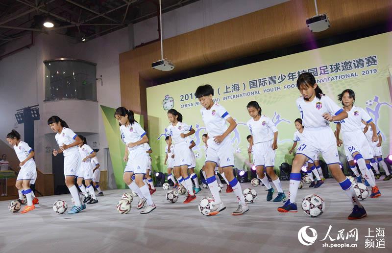 校园足球队出征视频,青少年足球比赛世界杯