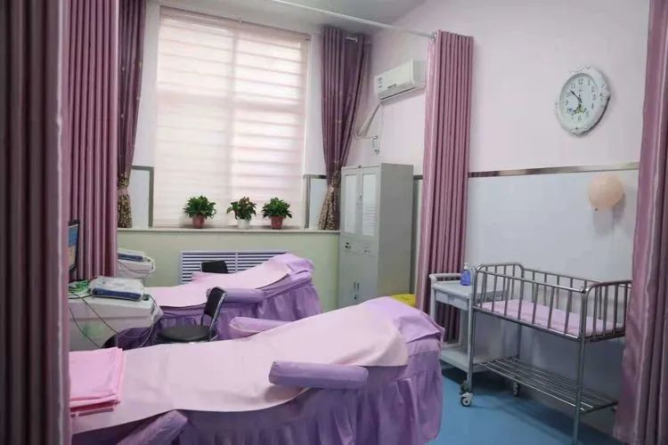 关爱女性健康三八节武汉,三八女神节抗疫巾帼