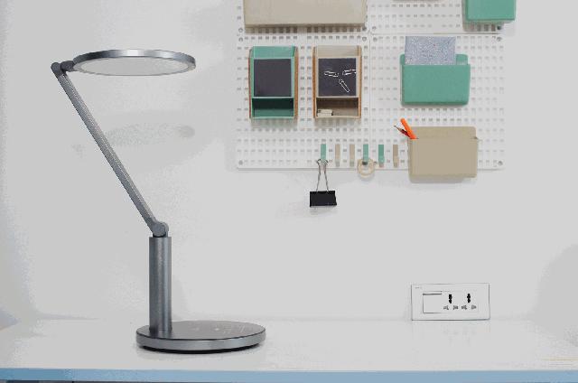 保护孩子眼睛第一步，我换上了孩视宝微导均匀光台灯