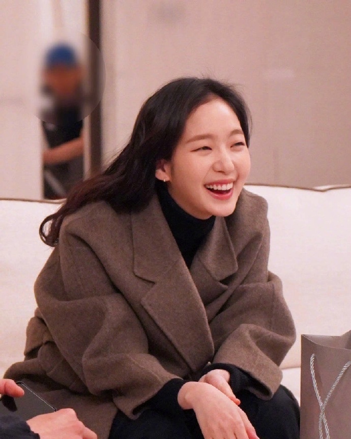 刘雯冬季羊羔毛皮衣街拍穿搭,羊绒秋冬穿搭