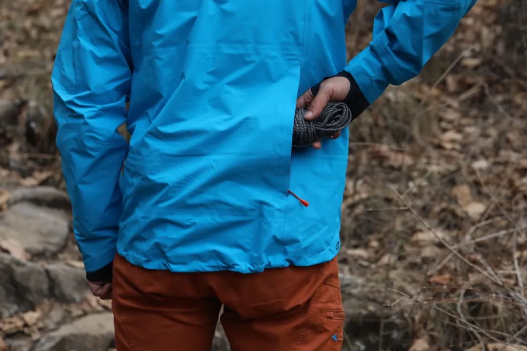 KAILASMONT：3021年，玩户外还是得穿冲锋衣