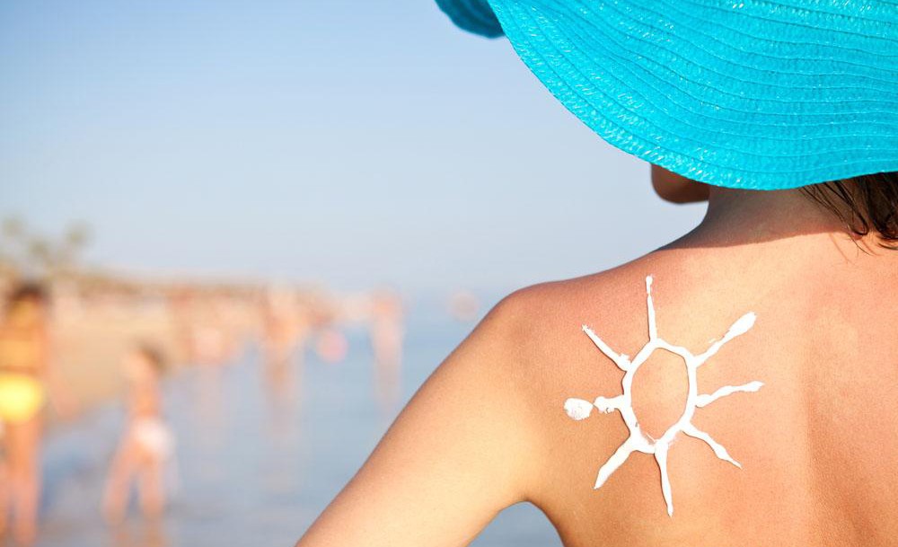 容易晒黑的人怎么防止晒黑,为什么有些人喜欢被晒黑