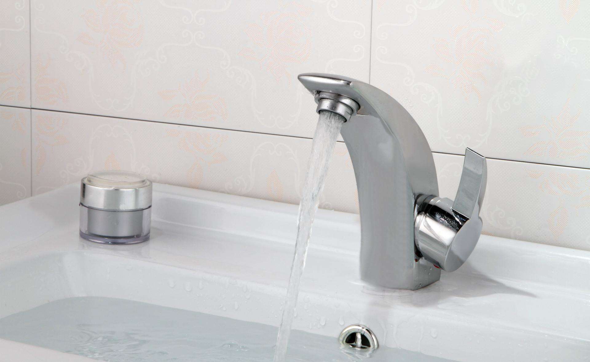 水龙头快速出热水装置靠谱不,打开水龙头就出热水