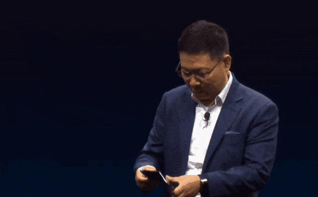 三星和华为的折叠手机哪个价格贵,三星和华为旗舰折叠手机哪个好