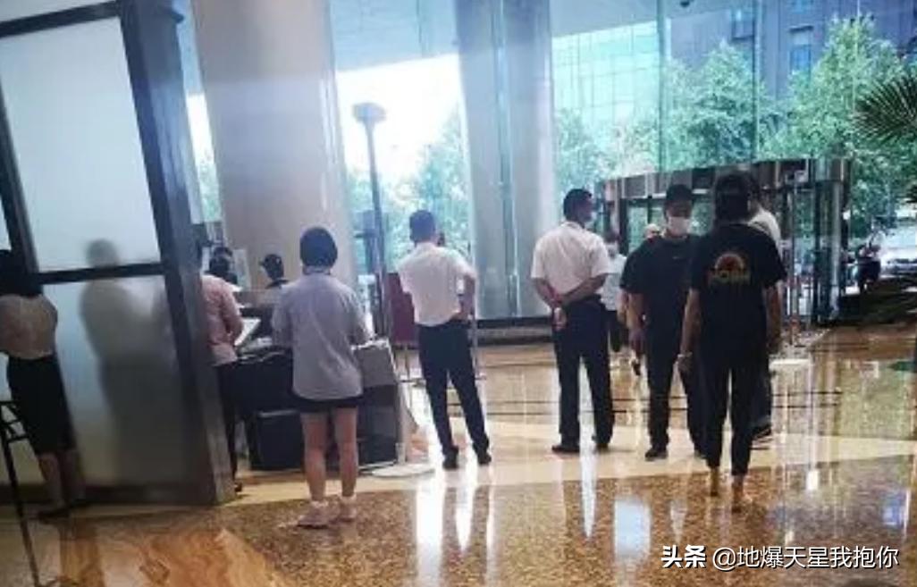 前首富黄光裕获假释出狱，“出狱概念股”大涨！“统一战线”成立