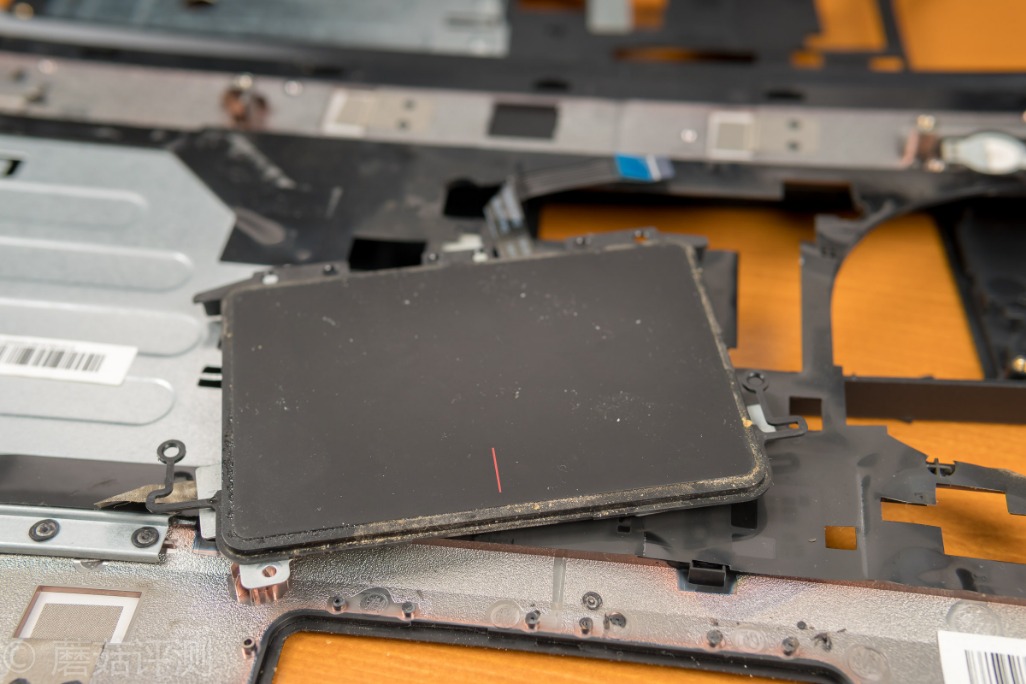 联想y400维修断轴,联想y400屏轴太紧