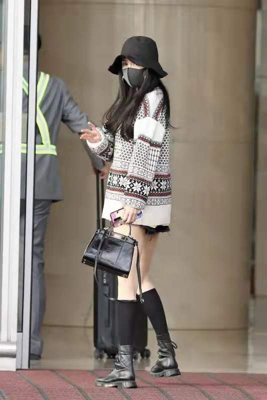 杨幂过膝袜怎么搭配,杨幂秋季小腿袜穿搭