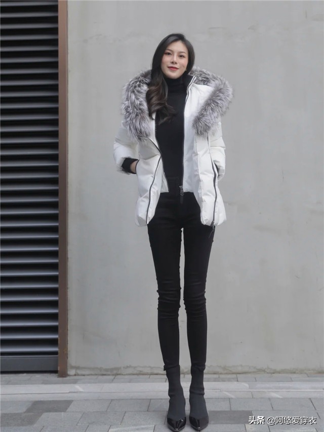 冬季羽绒服怎么穿不显臃肿,冬天穿羽绒服怎么搭配时髦又显瘦