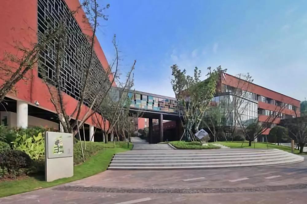 重庆小学学费多少钱一年,重庆小学费用一年多少钱