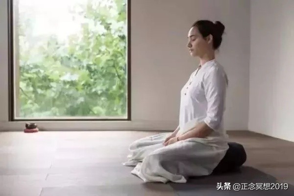 教你正确瑜伽冥想坐姿,瑜伽冥想调息坐姿背要挺直吗
