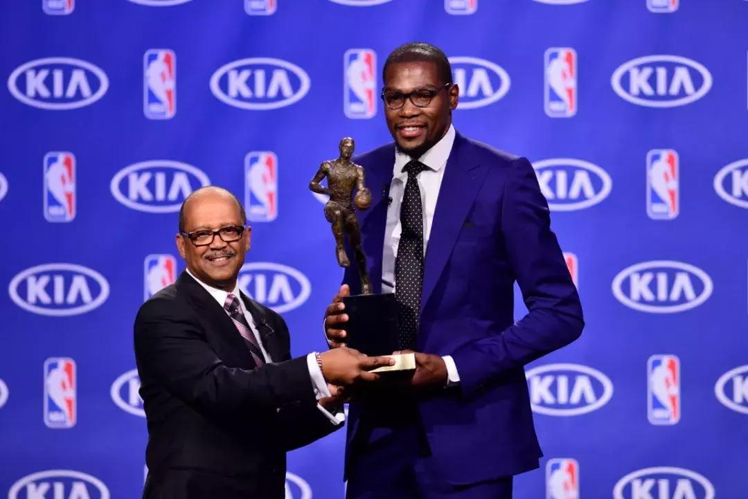 经典回顾|防守与进攻的极致对抗，灰熊当年如何驯服杜威二少？