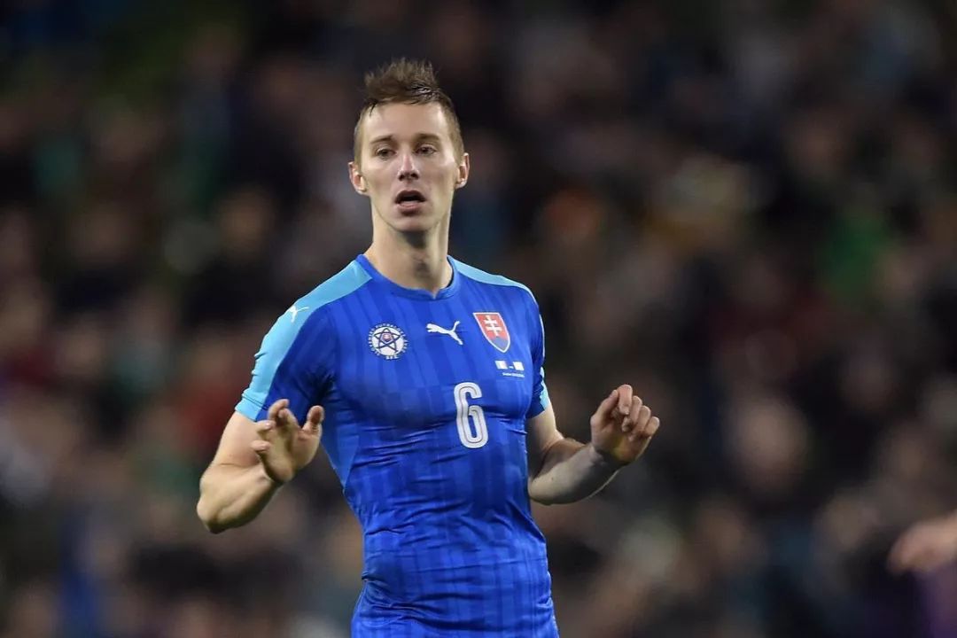 美媒评选十大最被高估的球员,美媒评十大低估球员本赛季