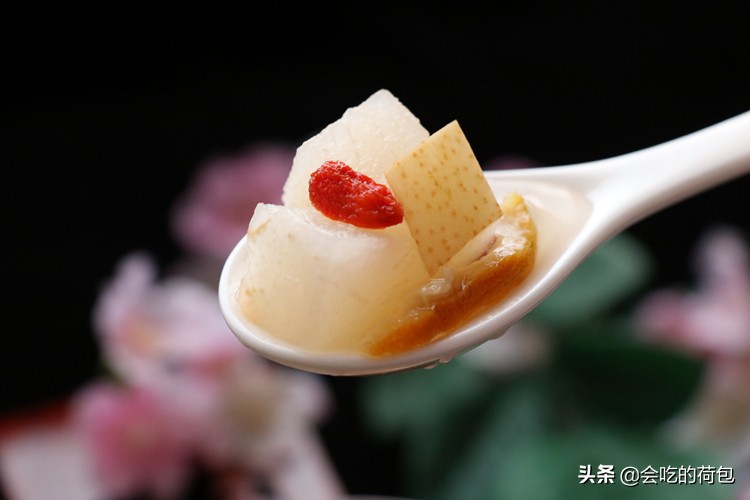 秋季这样吃梨加倍润肺止咳,秋季要多吃哪些食物