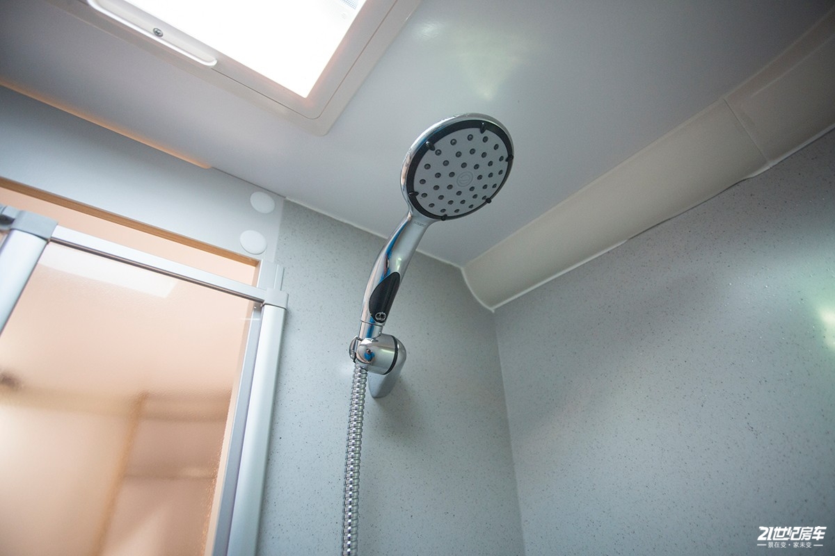 英国百丽d4,发现4拖挂式房车