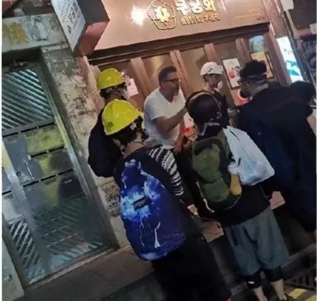 曾经在乌克兰上演的这一幕，休想在香港得逞！