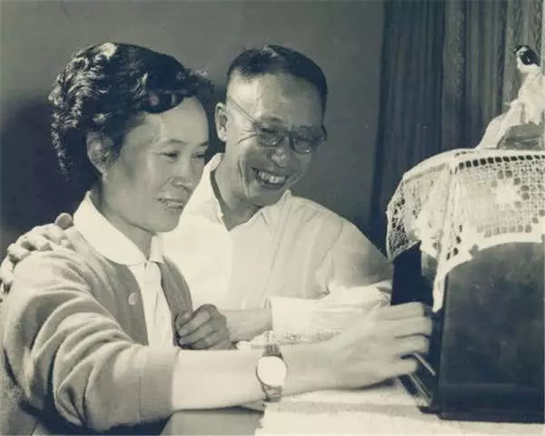 末代皇帝溥仪罪过那么大，为何毛主席却不杀他，反而还优待他？