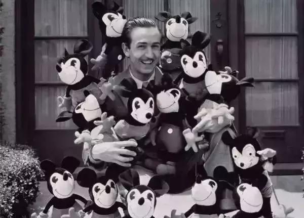 香港迪士尼乐园冰雪小镇好玩吗,最好玩的玩雪地方