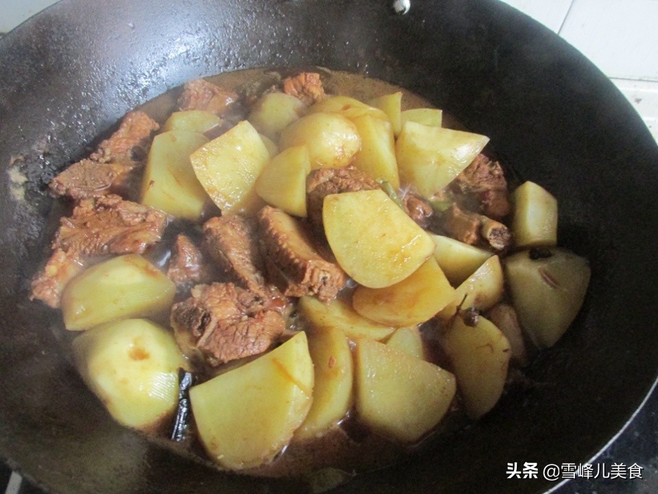 炖排骨又硬又柴怎么办,炖排骨又柴又硬怎么回事