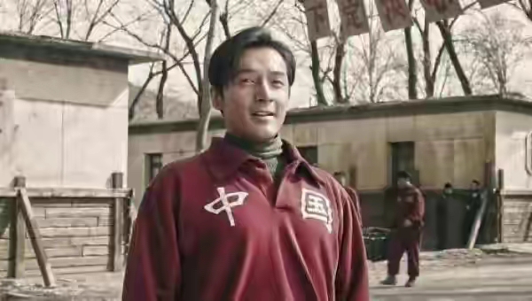 26岁登上了人生第一座雪山,他失去双腿后69岁再次登上珠峰