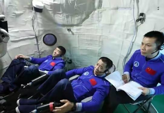 神舟十二号返回落地的降落伞图片,神舟十二号降落位置及原因