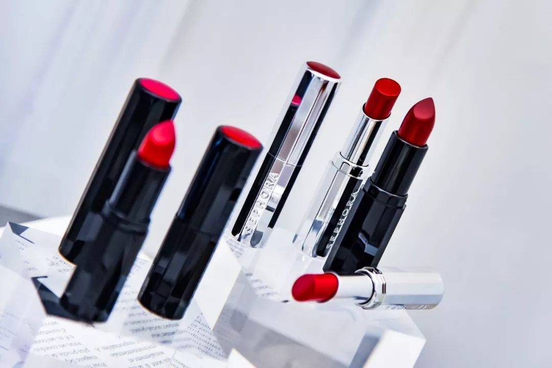 什么口红显白又提升气色又不沾杯,口红也是一种战斗力