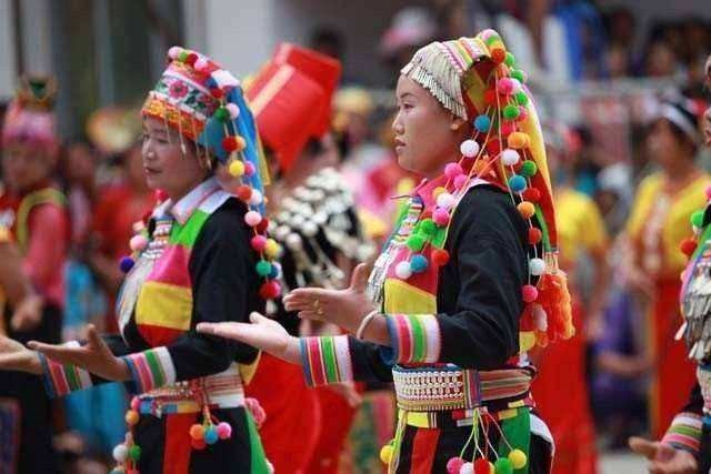 天上月圆人间团圆中秋有什么习俗,中秋除了吃月饼还有什么习俗