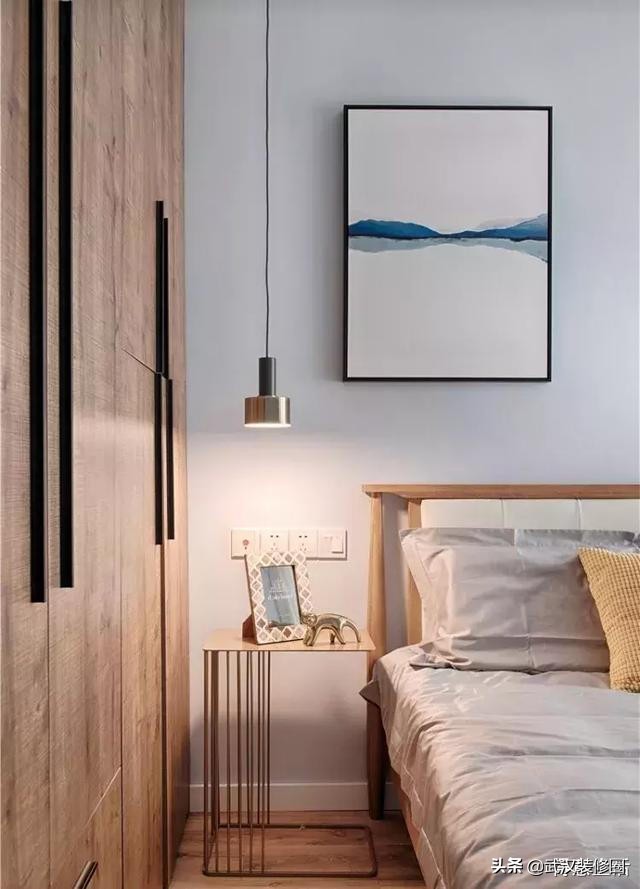 卧室太小放不下床,卧室太小床头柜效果图