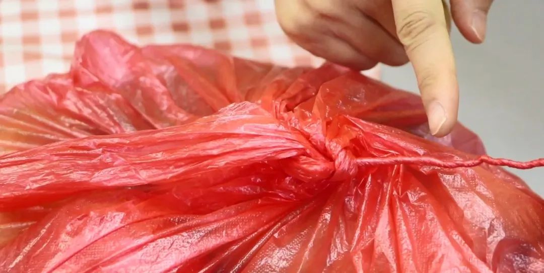 塑料袋打死结解不开,塑料袋死结怎么打没有痕迹