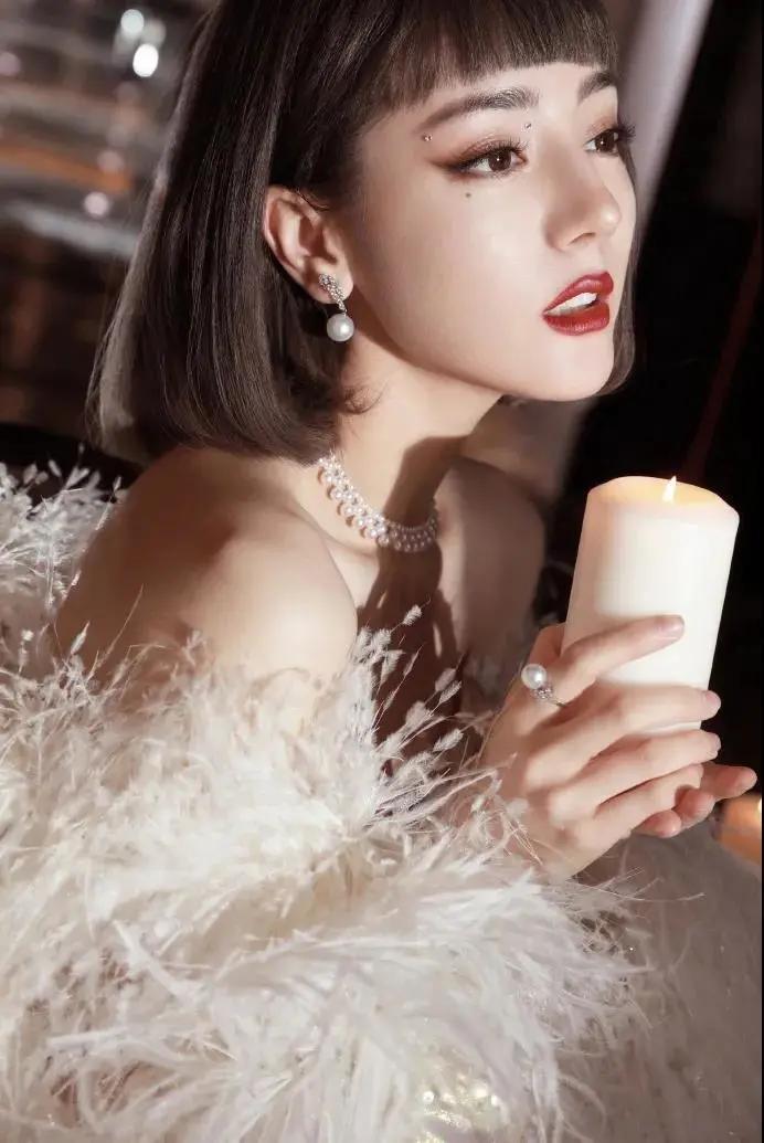 迪丽热巴薄唇,把迪丽热巴换成黄金比例脸