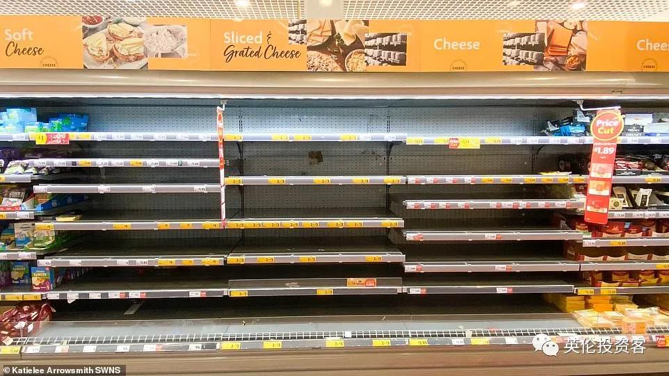 英国一周隔离60万人,超市货架又空了!边境不再检查核酸报告?