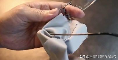 新眼镜戴着晕怎样调整镜架,别低头眼镜会掉图片