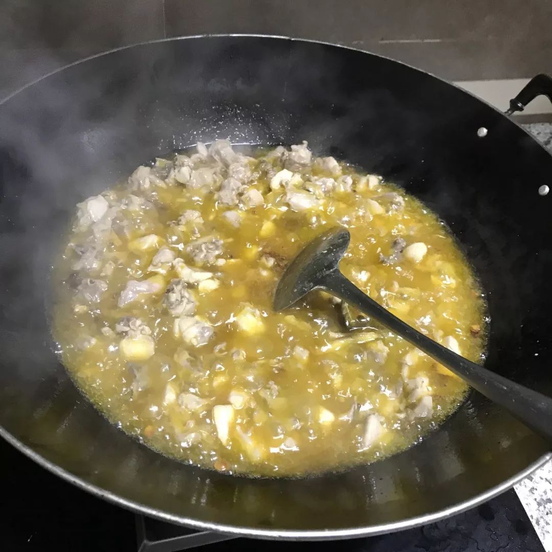 自贡人吃冷吃兔视频,自贡本地人冷吃兔