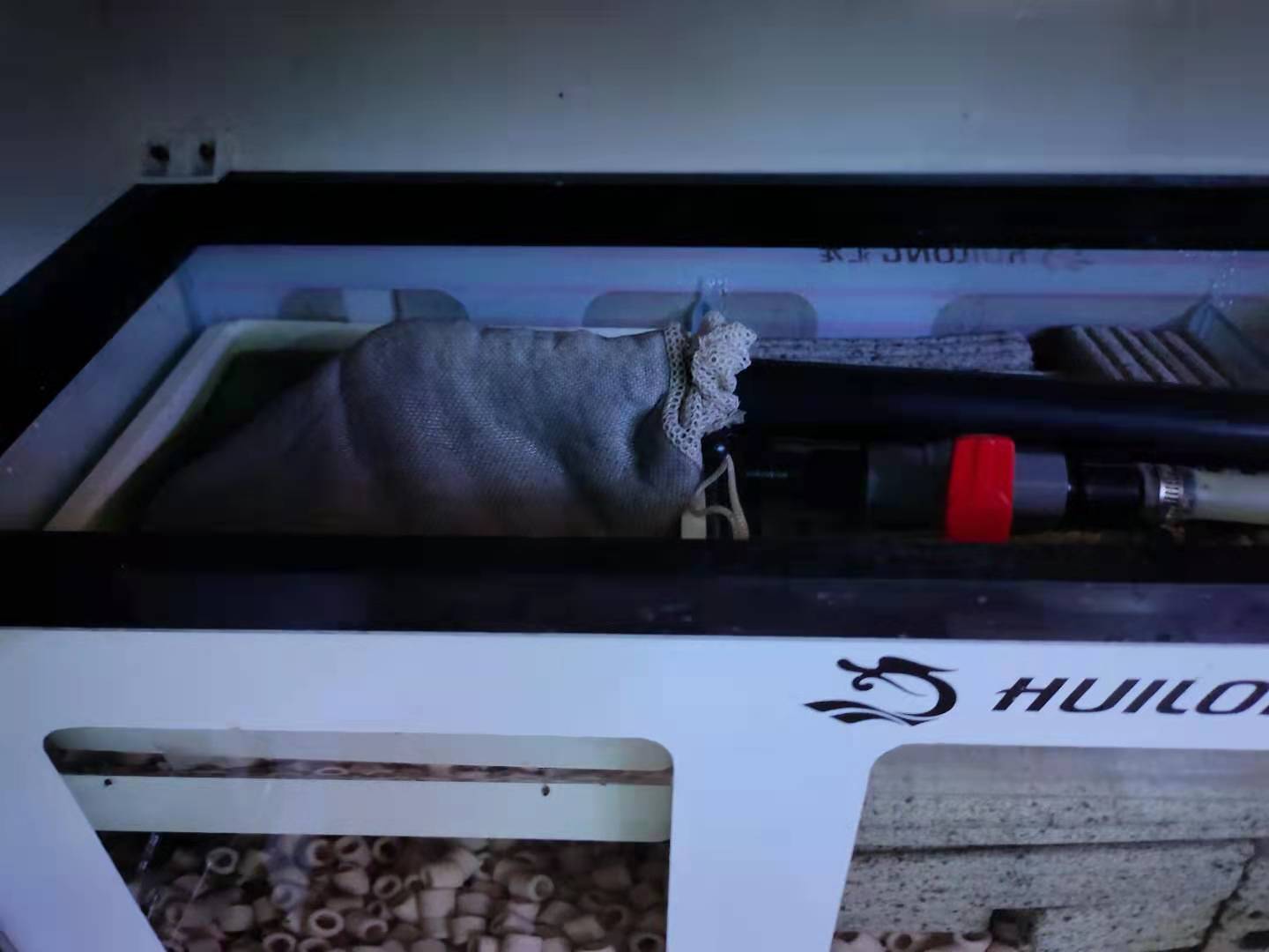 鱼缸轻微漏水如何修补好,鱼缸漏水有什么预兆