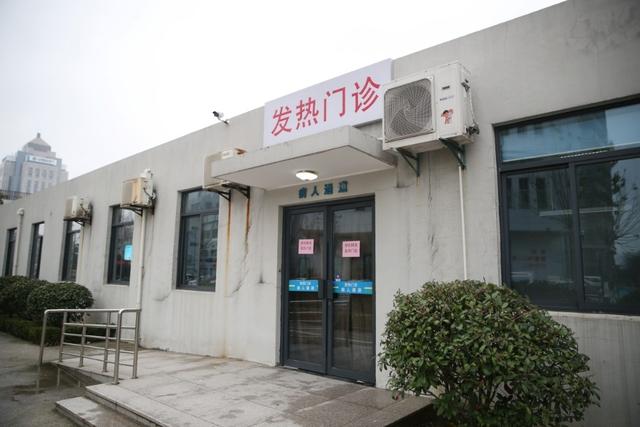 探访隔离病房奋战一线的白衣战士,看望慰问疫情防控一线值守人员