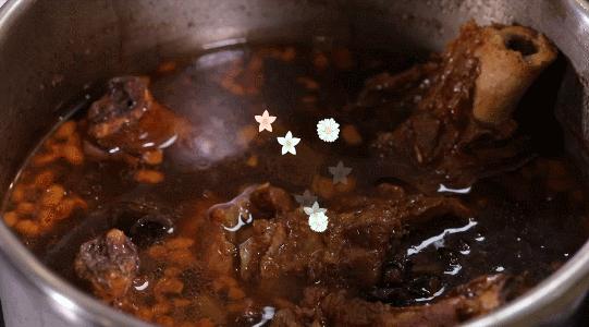 酱大骨怎么做软烂入味,酱大骨怎么做又脆又香