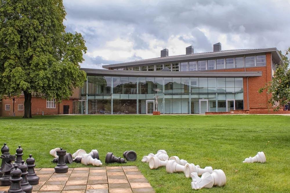 哈利波特中的英国学校,哈利波特霍格沃茨学校英国