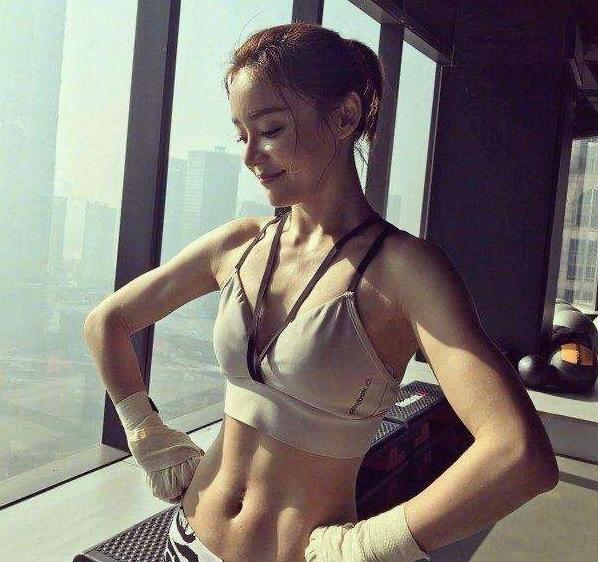 被博士丈夫喂到1450斤,破世界记录的女子,生二胎后现状如何?