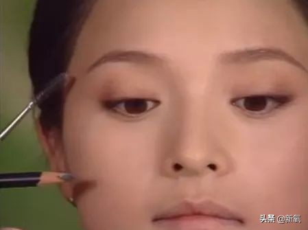 简单快捷适合各种脸型的毛眉画法,毛戈平标准眉形理论