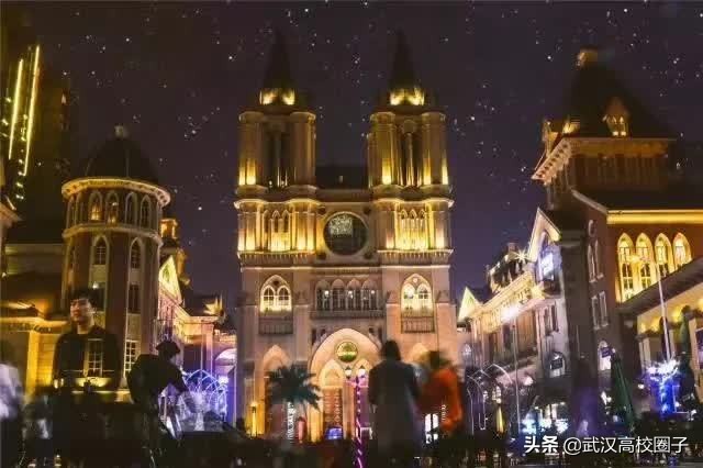 武汉光谷路人唱歌,武汉光谷街头艺人唱的歌