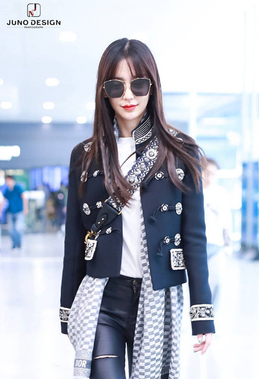 angelababy用围巾围裙子视频,angelababy粉色围巾