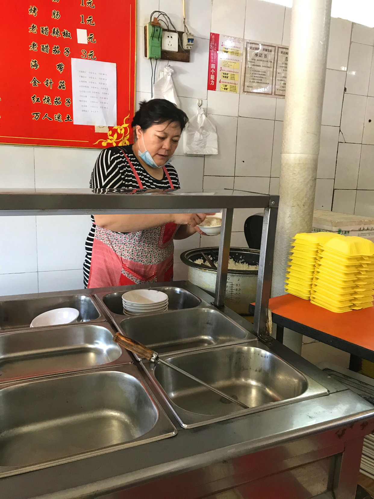 济南的把子肉尝一尝,济南胡同里的一家把子肉