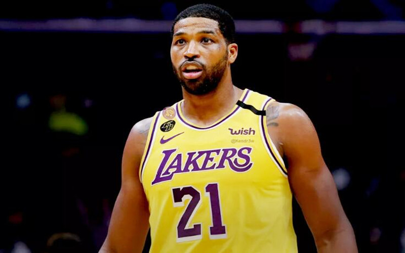 从豪华到岌岌可危不足一个月，冠军中锋拒绝报价或三原因加盟湖人