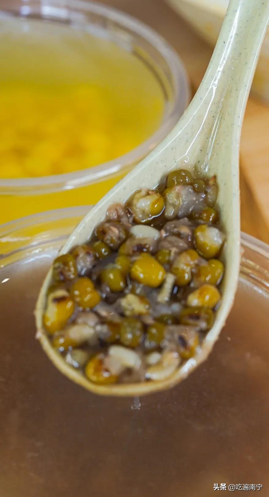 最近有一家特别火的螺蛳粉店,广西南宁西乡塘皇冠螺螺蛳粉