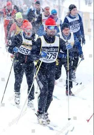 白天比基尼晚上夜店嗨小野模，怎么泡到欧洲王室最后的钻石王老五